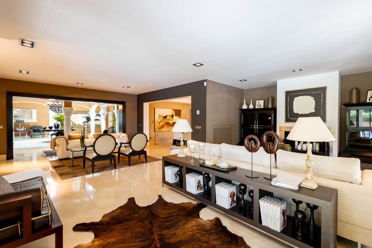 4 Bed Townhouse for sale in Los Monteros Costa Del Sol, Málaga, Spain