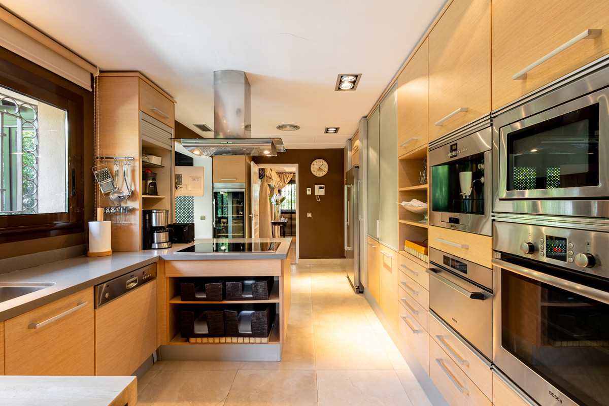 4 Bed Townhouse for sale in Los Monteros Costa Del Sol, Málaga, Spain
