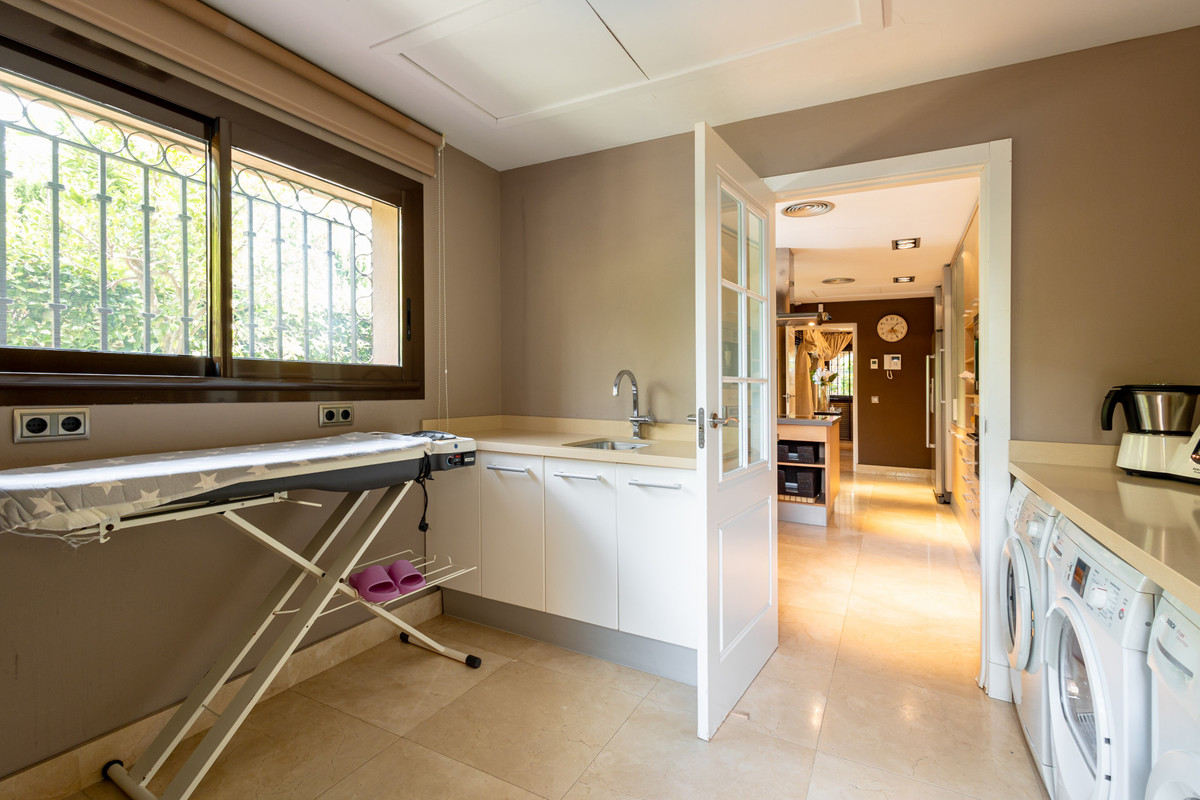 4 Bed Townhouse for sale in Los Monteros Costa Del Sol, Málaga, Spain
