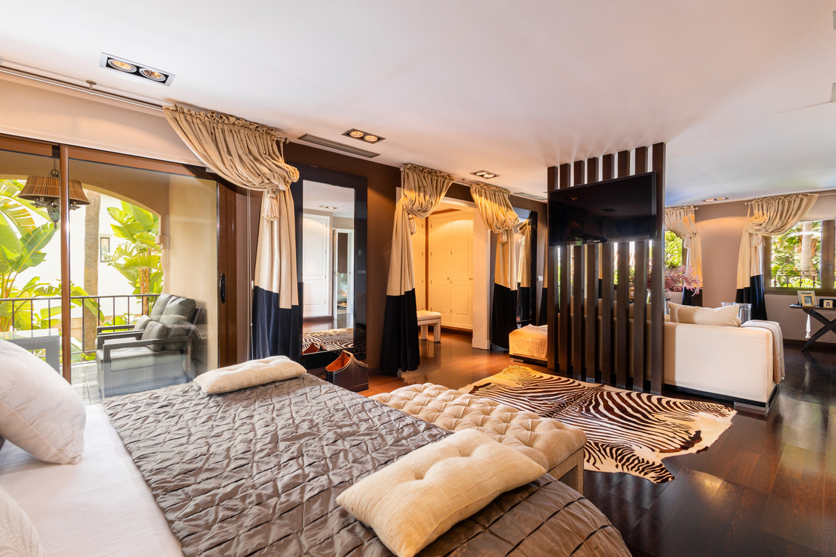 4 Bed Townhouse for sale in Los Monteros Costa Del Sol, Málaga, Spain
