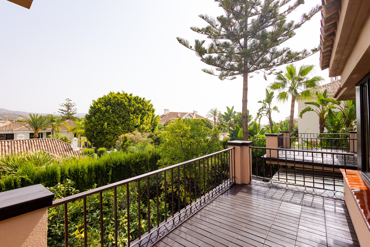 4 Bed Townhouse for sale in Los Monteros Costa Del Sol, Málaga, Spain