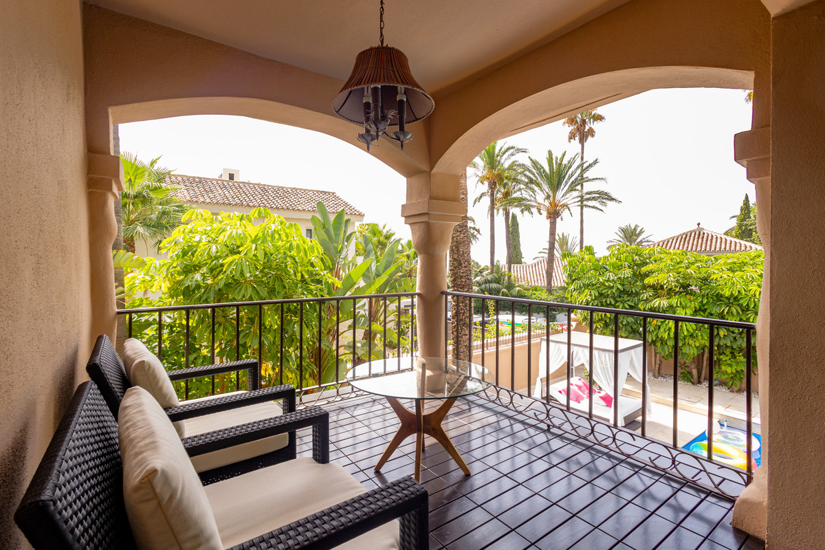 4 Bed Townhouse for sale in Los Monteros Costa Del Sol, Málaga, Spain