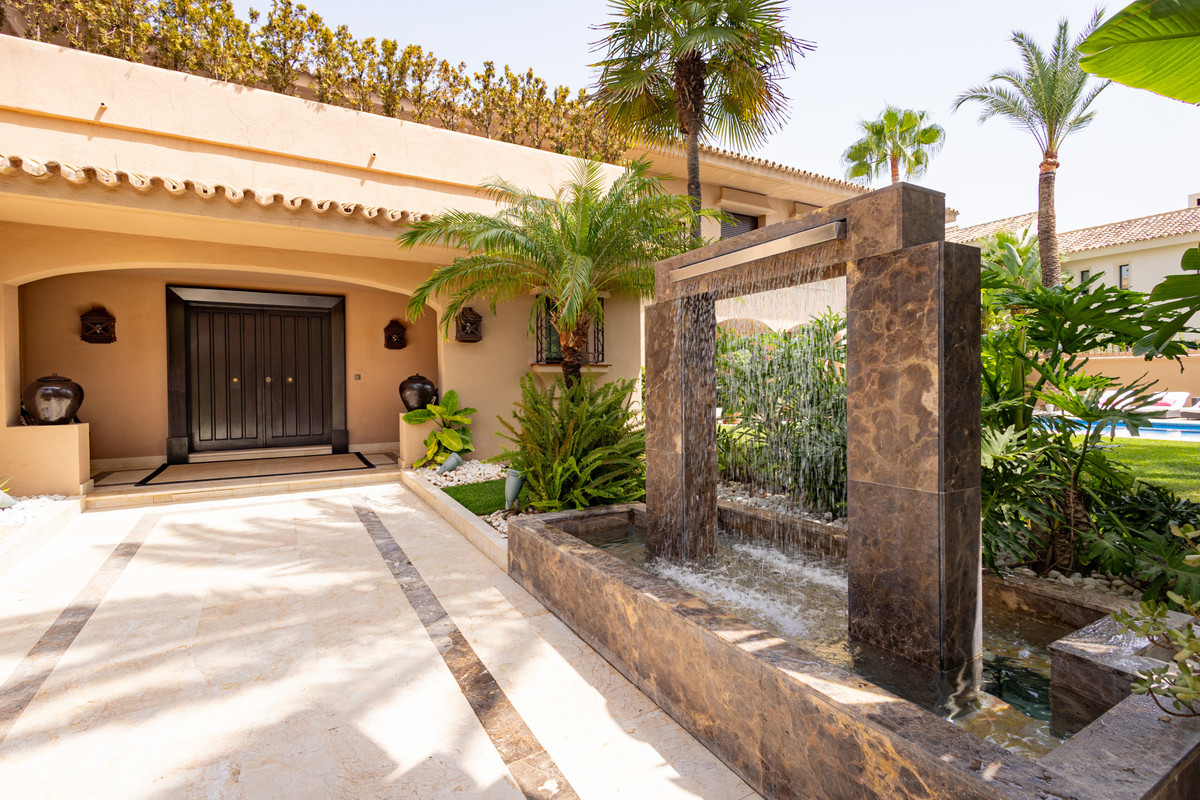 4 Bed Townhouse for sale in Los Monteros Costa Del Sol, Málaga, Spain