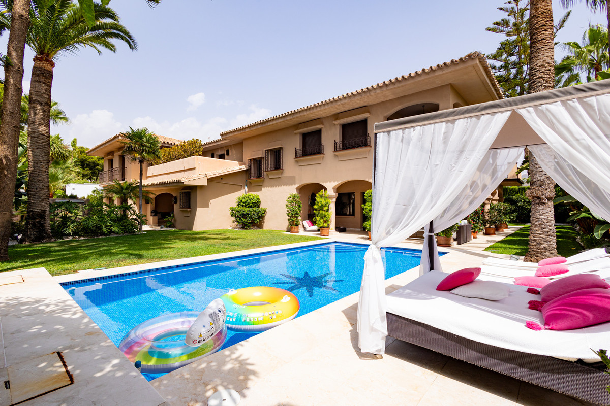 4 Bed Townhouse for sale in Los Monteros Costa Del Sol, Málaga, Spain