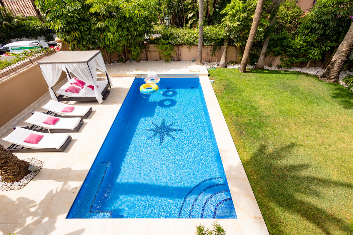 4 Bed Townhouse for sale in Los Monteros Costa Del Sol, Málaga, Spain