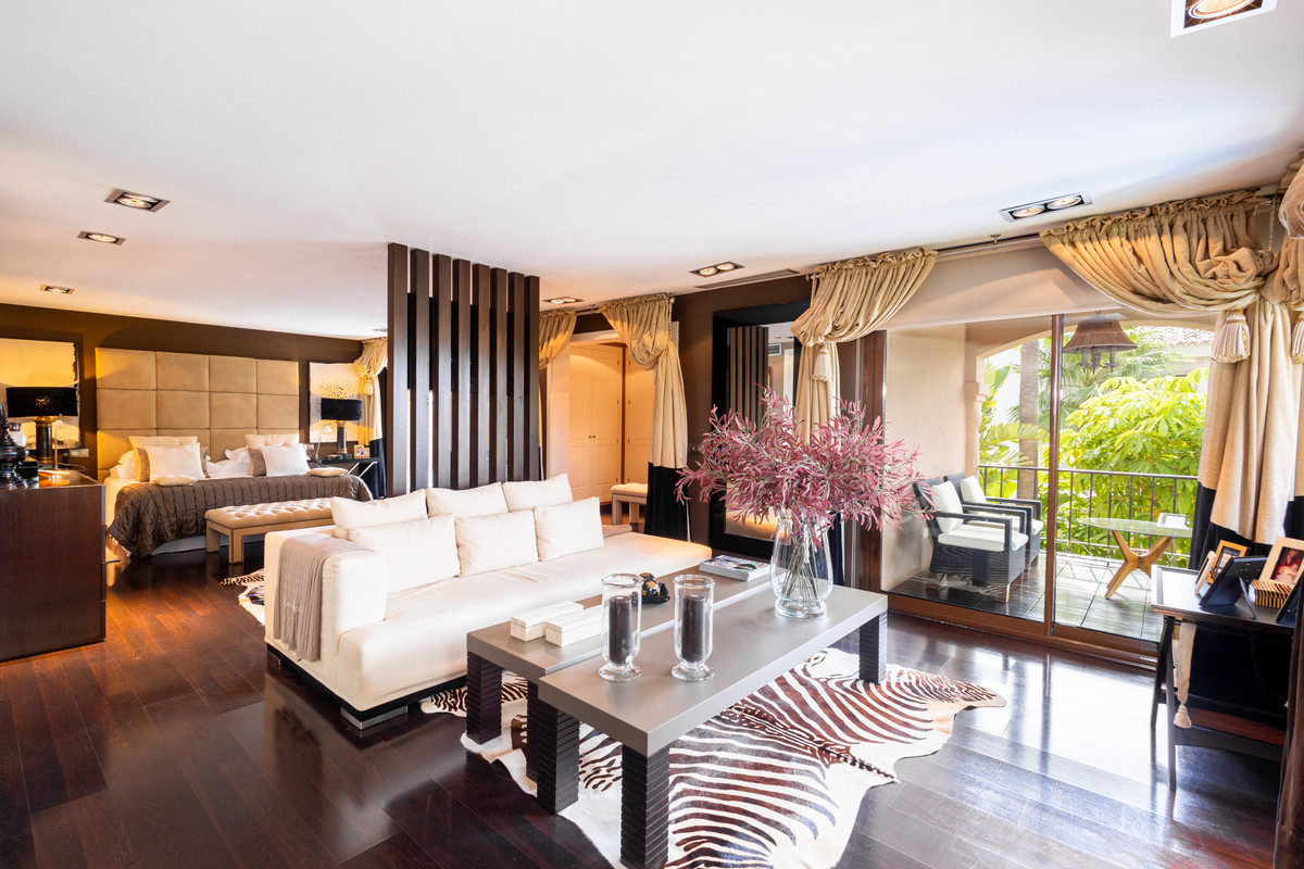 4 Bed Townhouse for sale in Los Monteros Costa Del Sol, Málaga, Spain