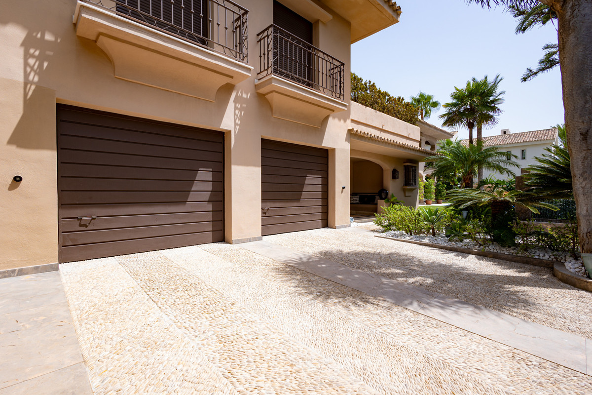 4 Bed Townhouse for sale in Los Monteros Costa Del Sol, Málaga, Spain