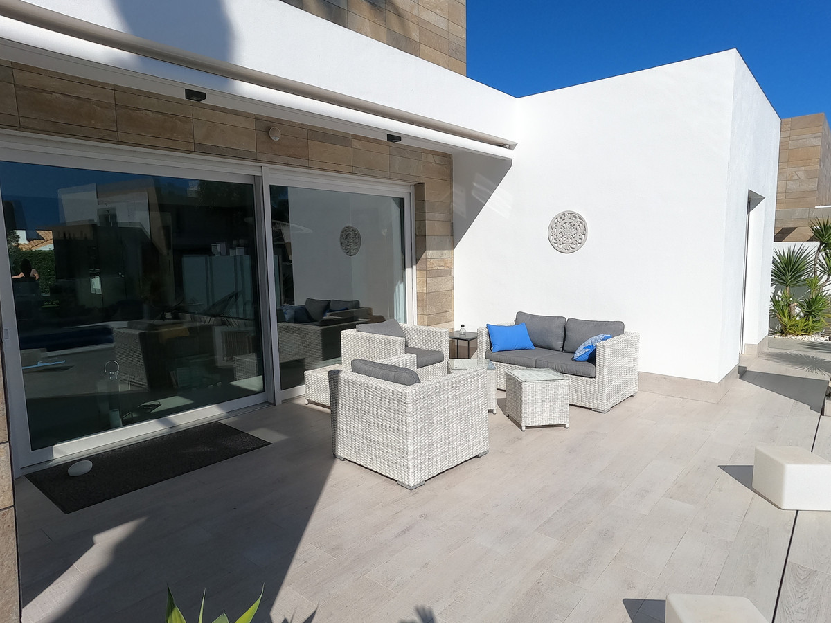 Se vende Villa - Chalet de 3 dormitorios en Costa Blanca, Alicante, España
