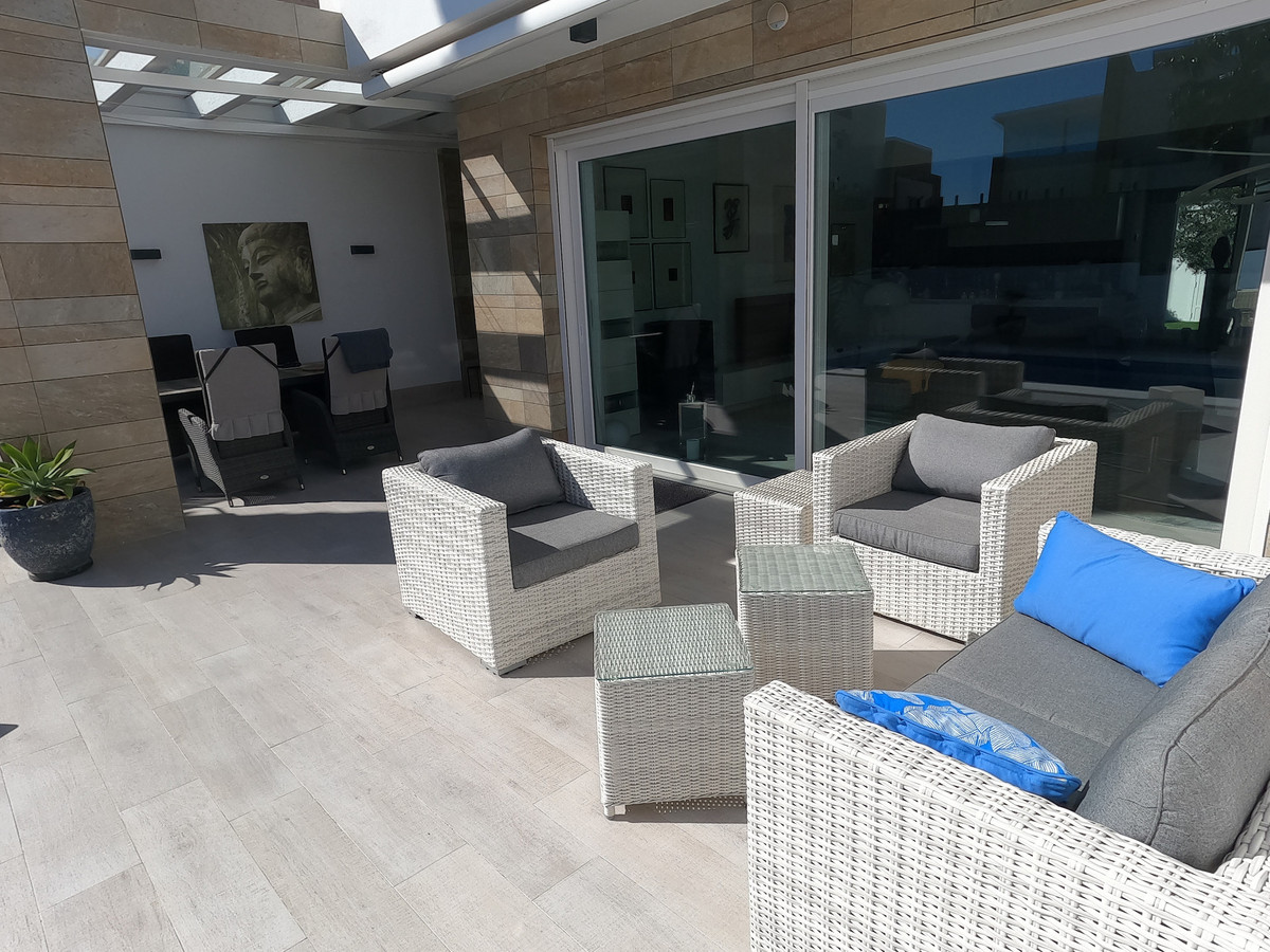 Se vende Villa - Chalet de 3 dormitorios en Costa Blanca, Alicante, España