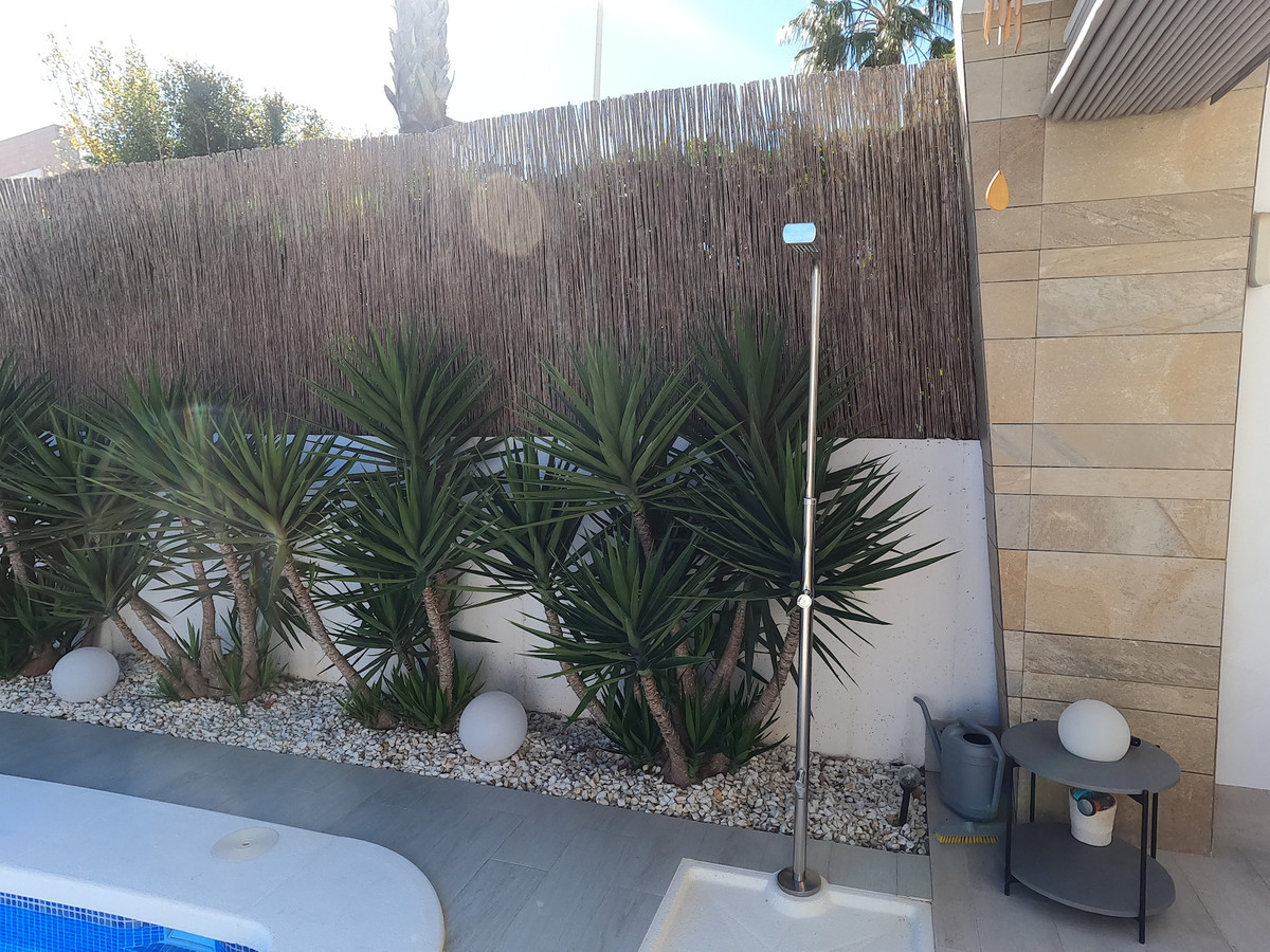 Se vende Villa - Chalet de 3 dormitorios en Costa Blanca, Alicante, España