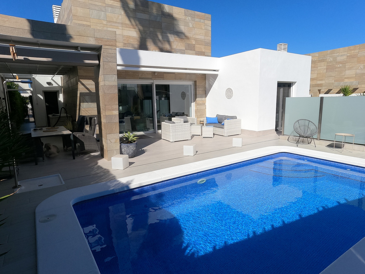 Se vende Villa - Chalet de 3 dormitorios en Costa Blanca, Alicante, España