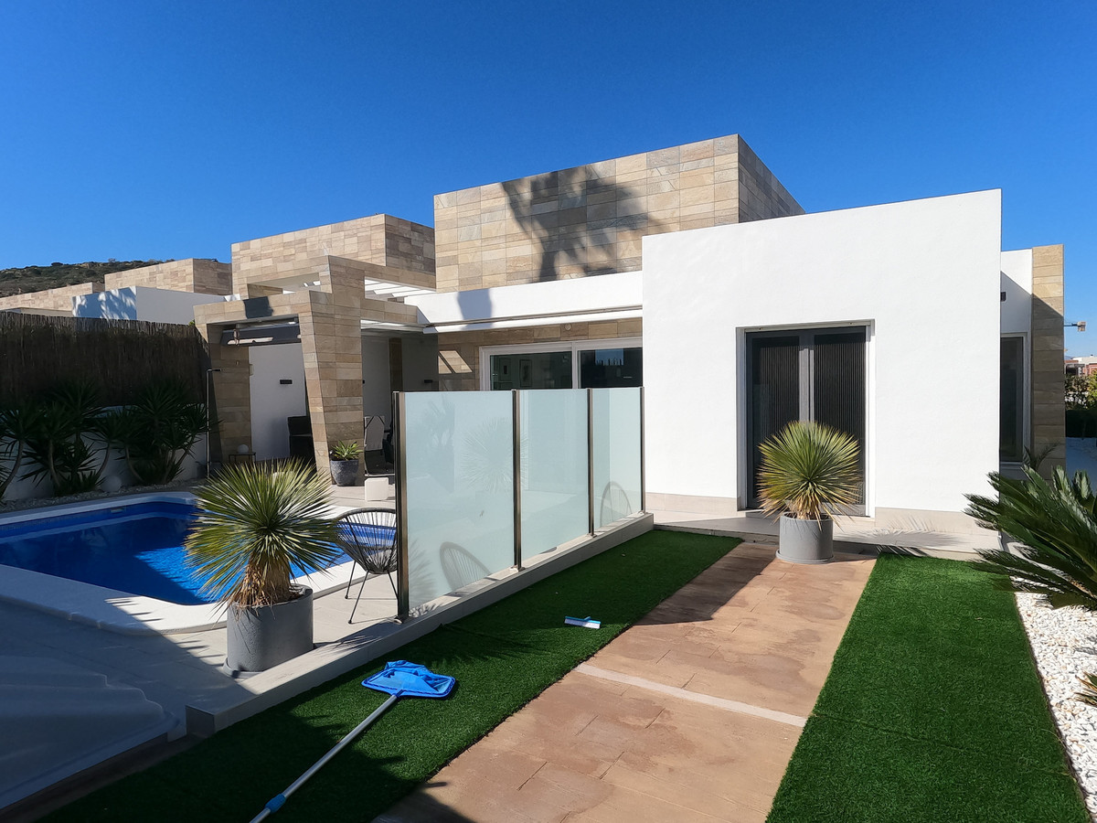 Se vende Villa - Chalet de 3 dormitorios en Costa Blanca, Alicante, España