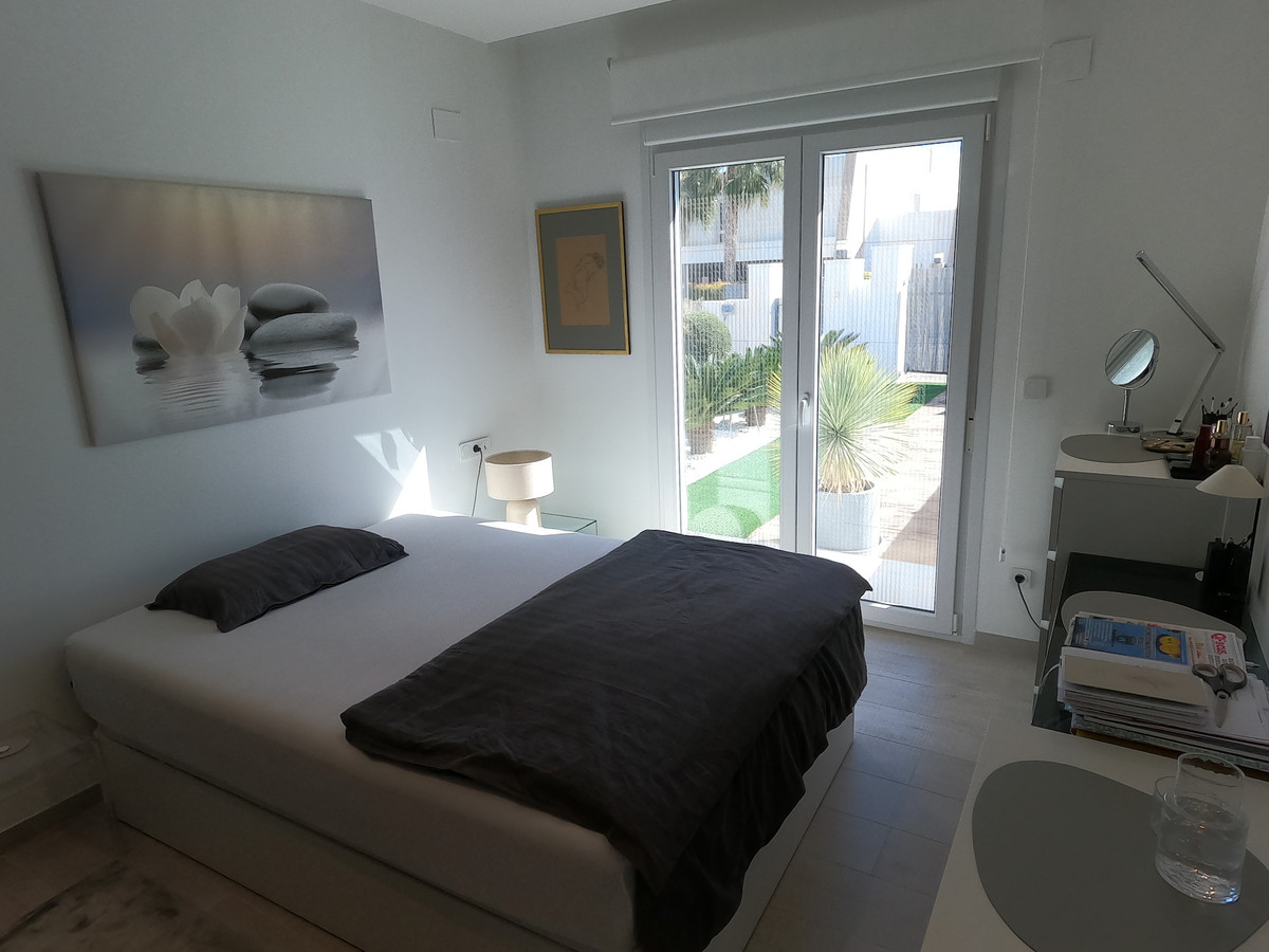 Se vende Villa - Chalet de 3 dormitorios en Costa Blanca, Alicante, España