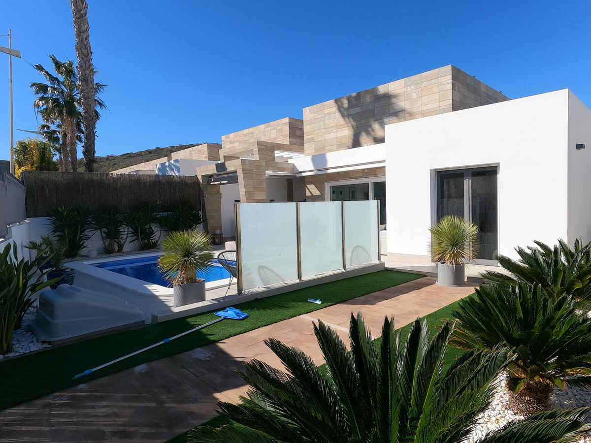 Se vende Villa - Chalet de 3 dormitorios en Costa Blanca, Alicante, España