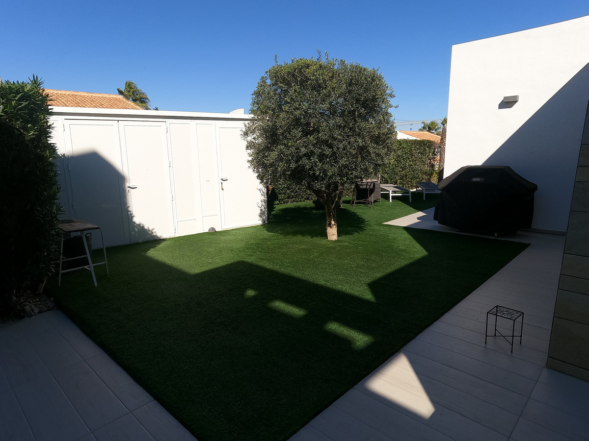 Se vende Villa - Chalet de 3 dormitorios en Costa Blanca, Alicante, España