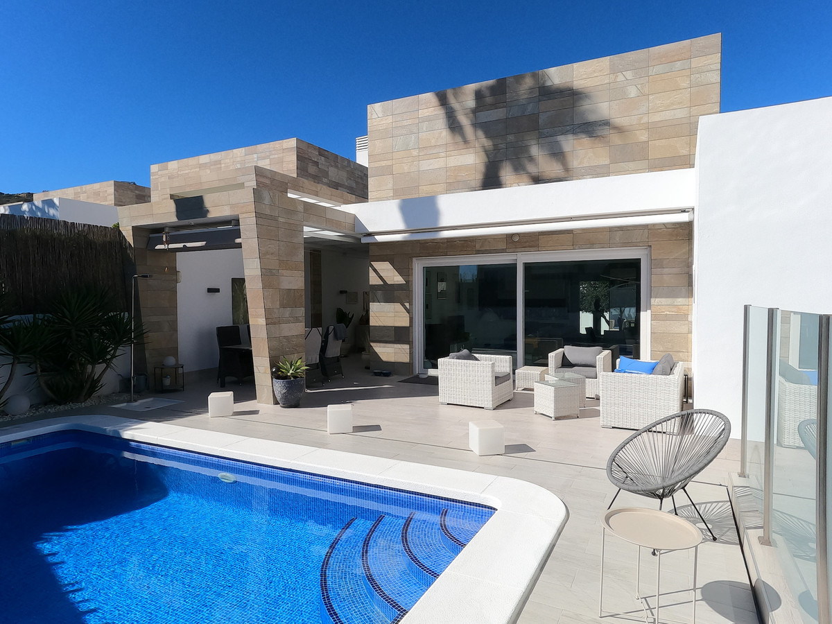Se vende Villa - Chalet de 3 dormitorios en Costa Blanca, Alicante, España