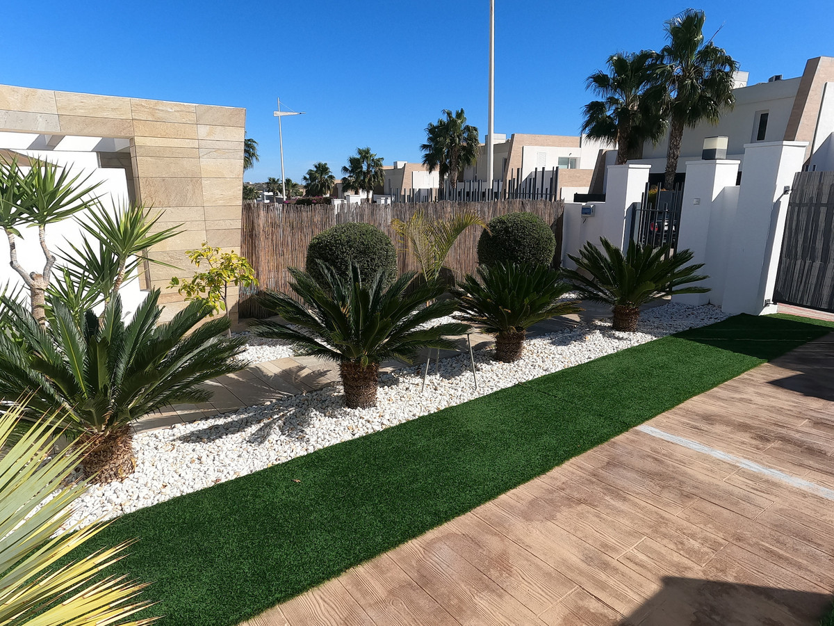 Se vende Villa - Chalet de 3 dormitorios en Costa Blanca, Alicante, España
