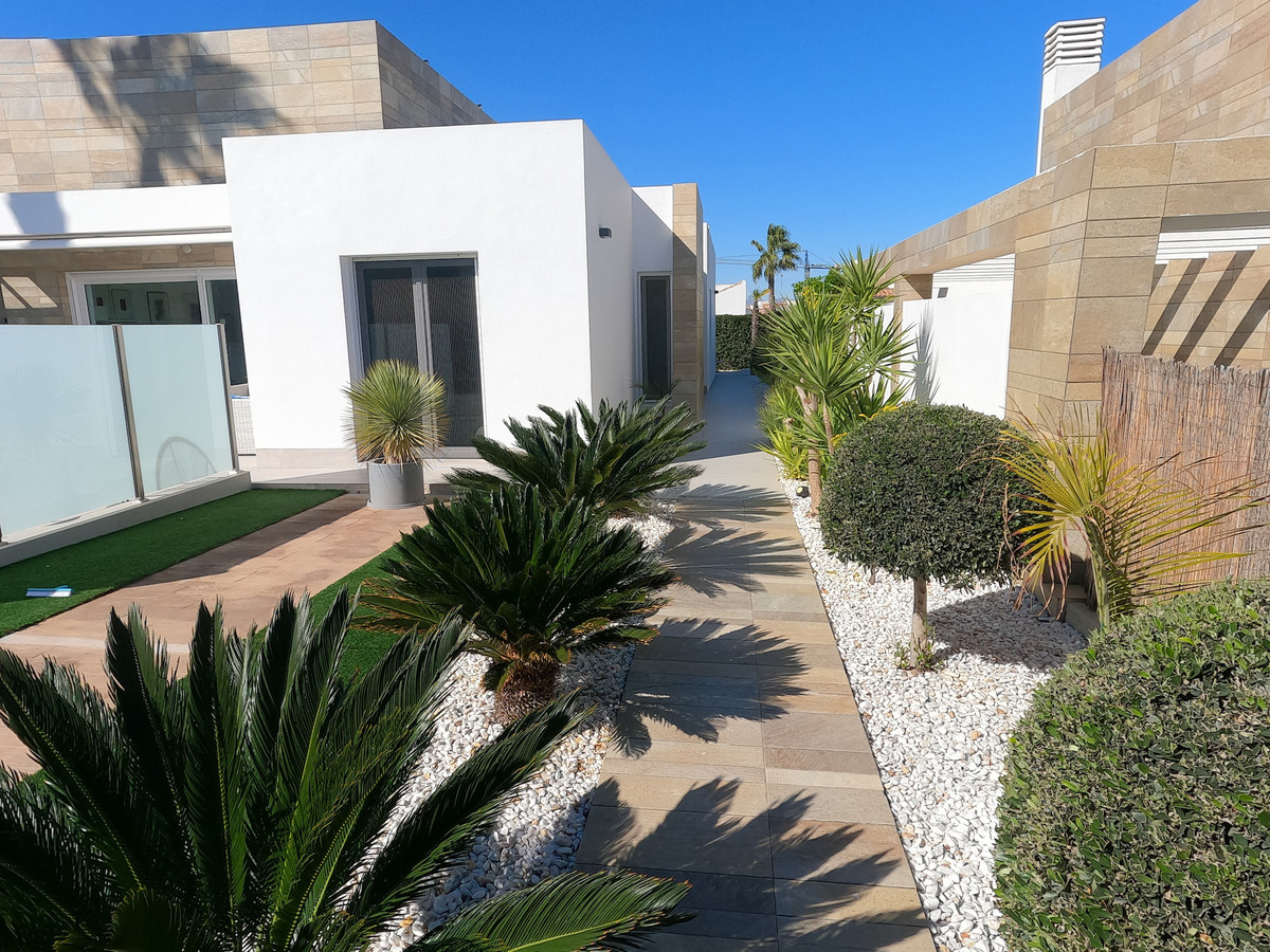 Se vende Villa - Chalet de 3 dormitorios en Costa Blanca, Alicante, España