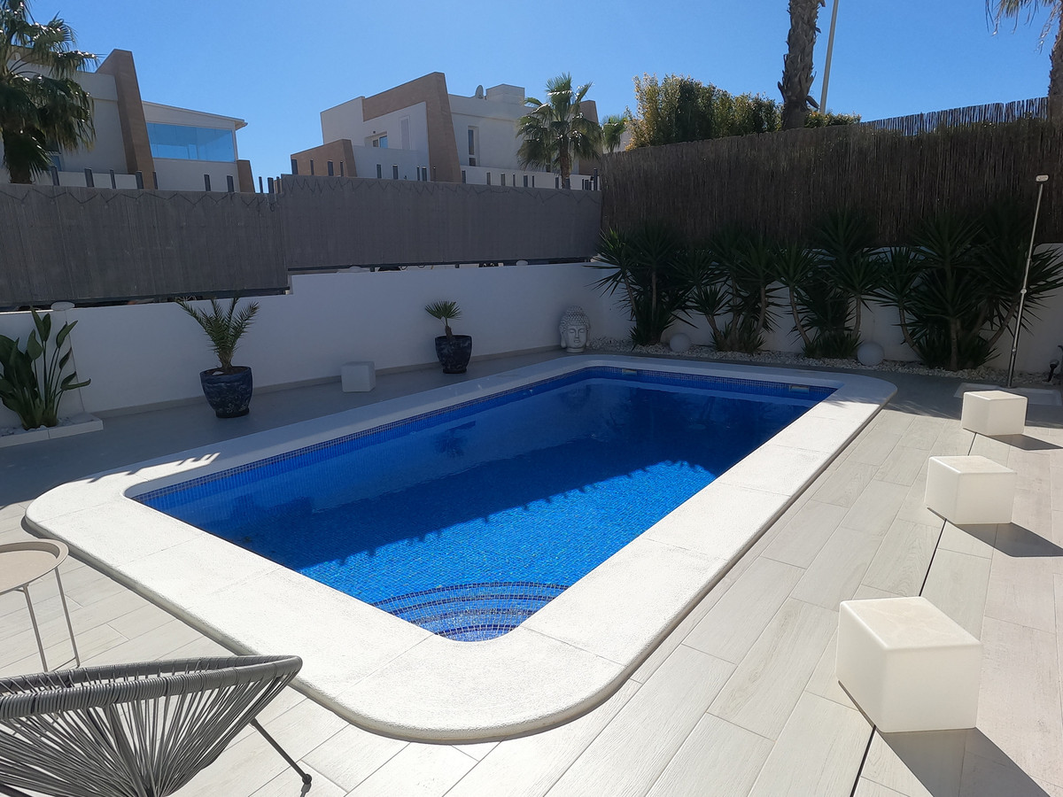 Se vende Villa - Chalet de 3 dormitorios en Costa Blanca, Alicante, España
