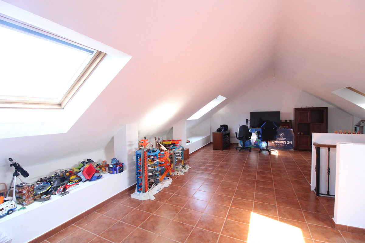 4 Bed Townhouse for sale in Guadalmina Alta Costa Del Sol, Málaga, Spain