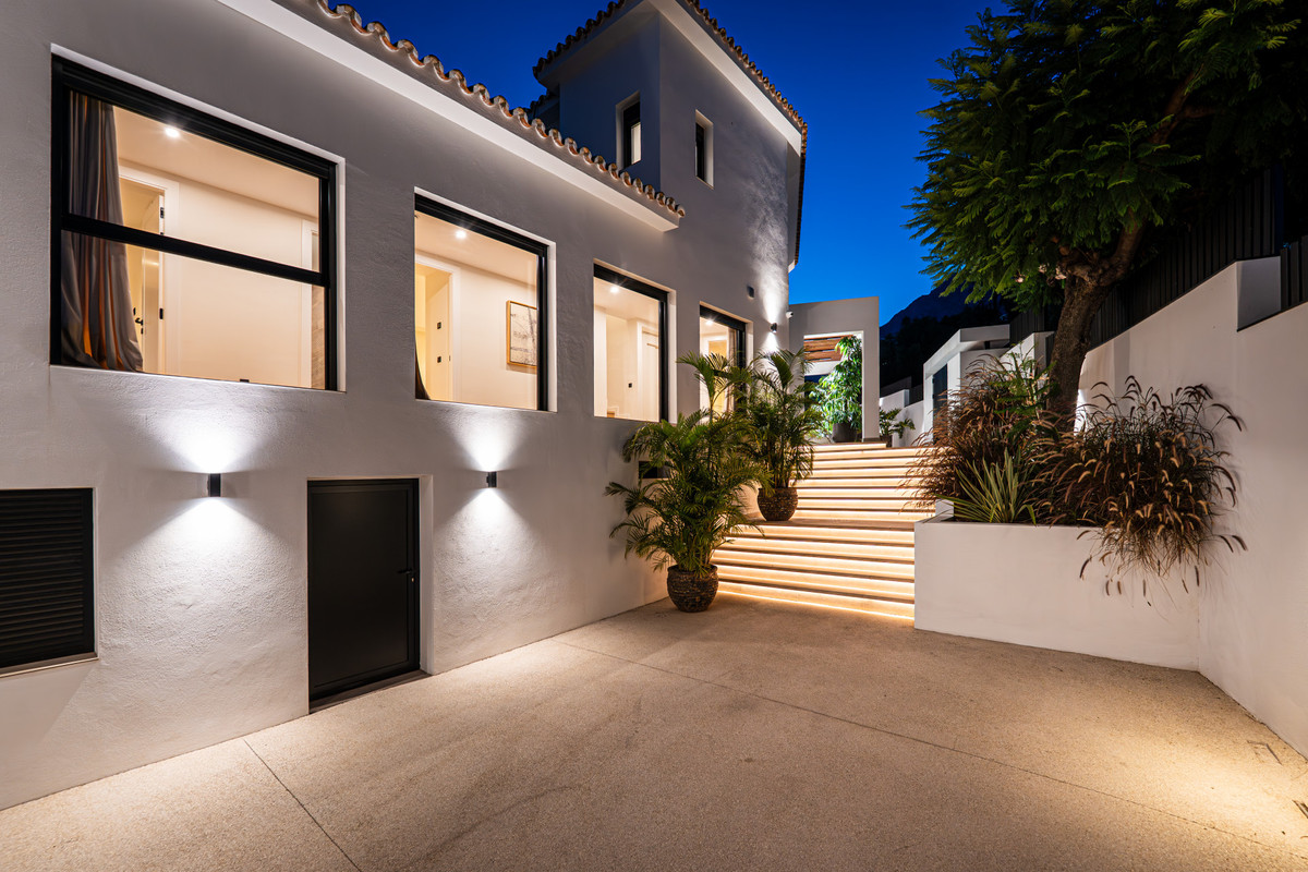 Se vende Villa - Chalet de 5 dormitorios en Costa Del Sol, Málaga, España