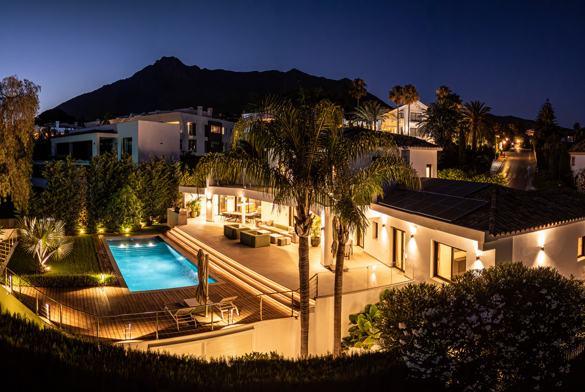 Se vende Villa - Chalet de 5 dormitorios en Costa Del Sol, Málaga, España