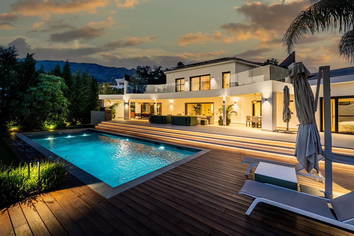 Se vende Villa - Chalet de 5 dormitorios en Costa Del Sol, Málaga, España