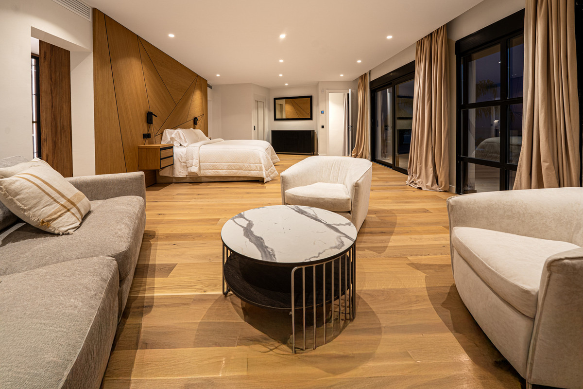 Se vende Villa - Chalet de 5 dormitorios en Costa Del Sol, Málaga, España