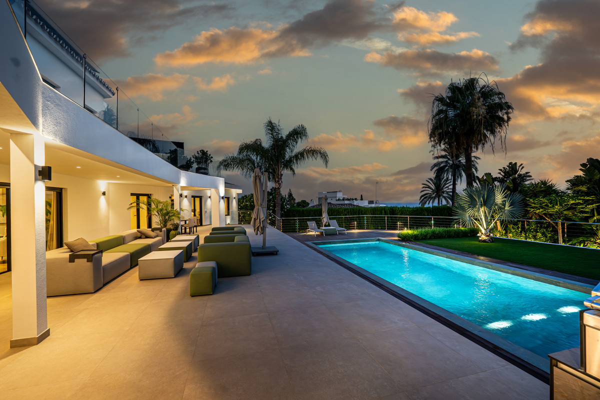 Se vende Villa - Chalet de 5 dormitorios en Costa Del Sol, Málaga, España