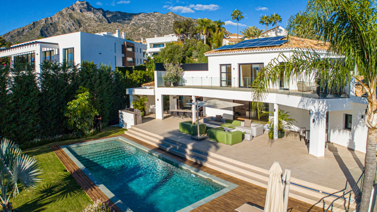 Se vende Villa - Chalet de 5 dormitorios en Costa Del Sol, Málaga, España
