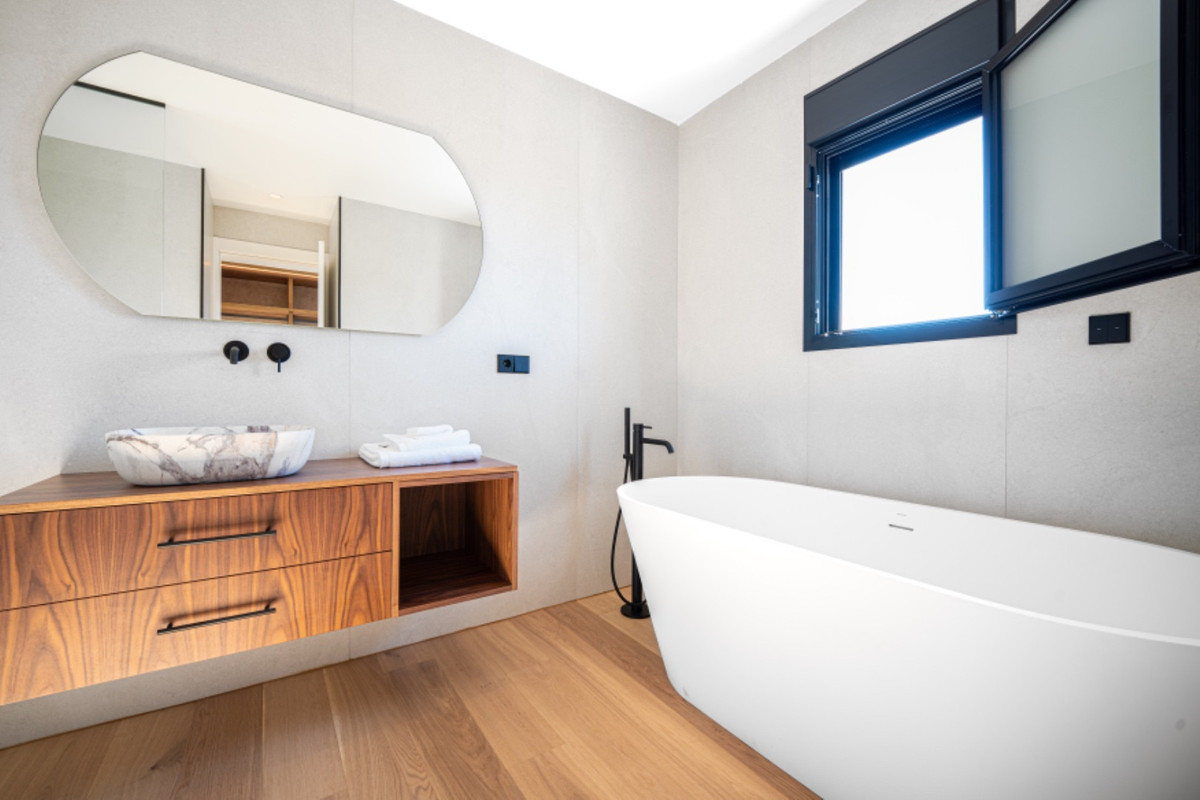 Se vende Villa - Chalet de 5 dormitorios en Costa Del Sol, Málaga, España