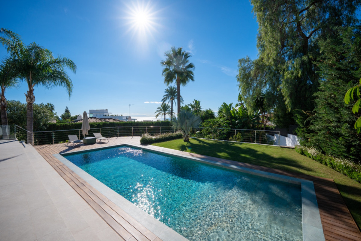Se vende Villa - Chalet de 5 dormitorios en Costa Del Sol, Málaga, España