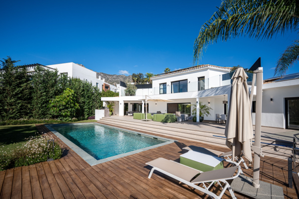 Se vende Villa - Chalet de 5 dormitorios en Costa Del Sol, Málaga, España