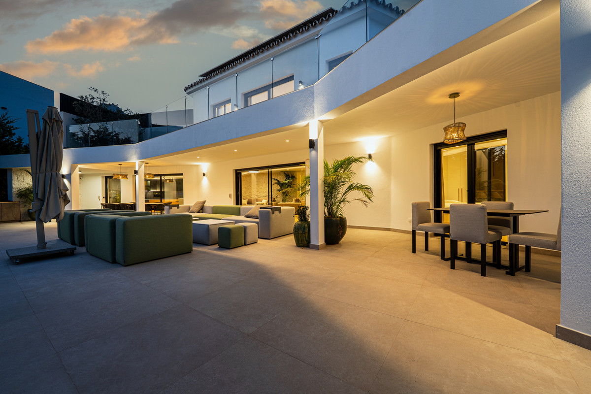 Se vende Villa - Chalet de 5 dormitorios en Costa Del Sol, Málaga, España