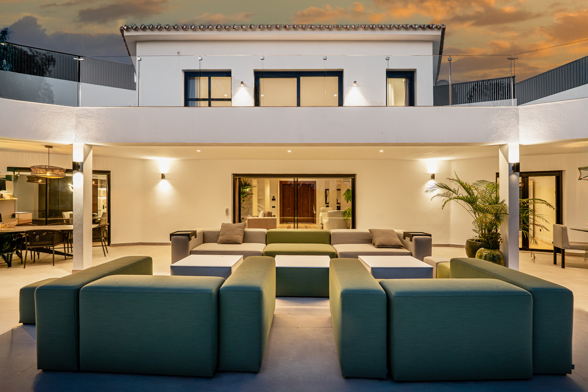 Se vende Villa - Chalet de 5 dormitorios en Costa Del Sol, Málaga, España