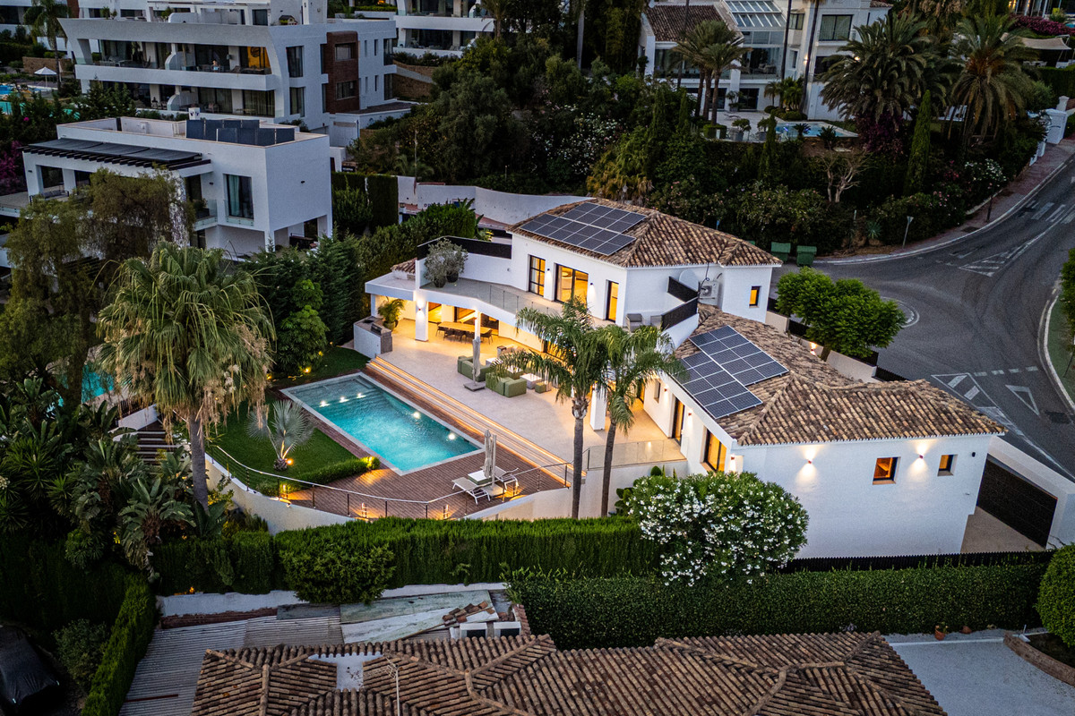 Se vende Villa - Chalet de 5 dormitorios en Costa Del Sol, Málaga, España