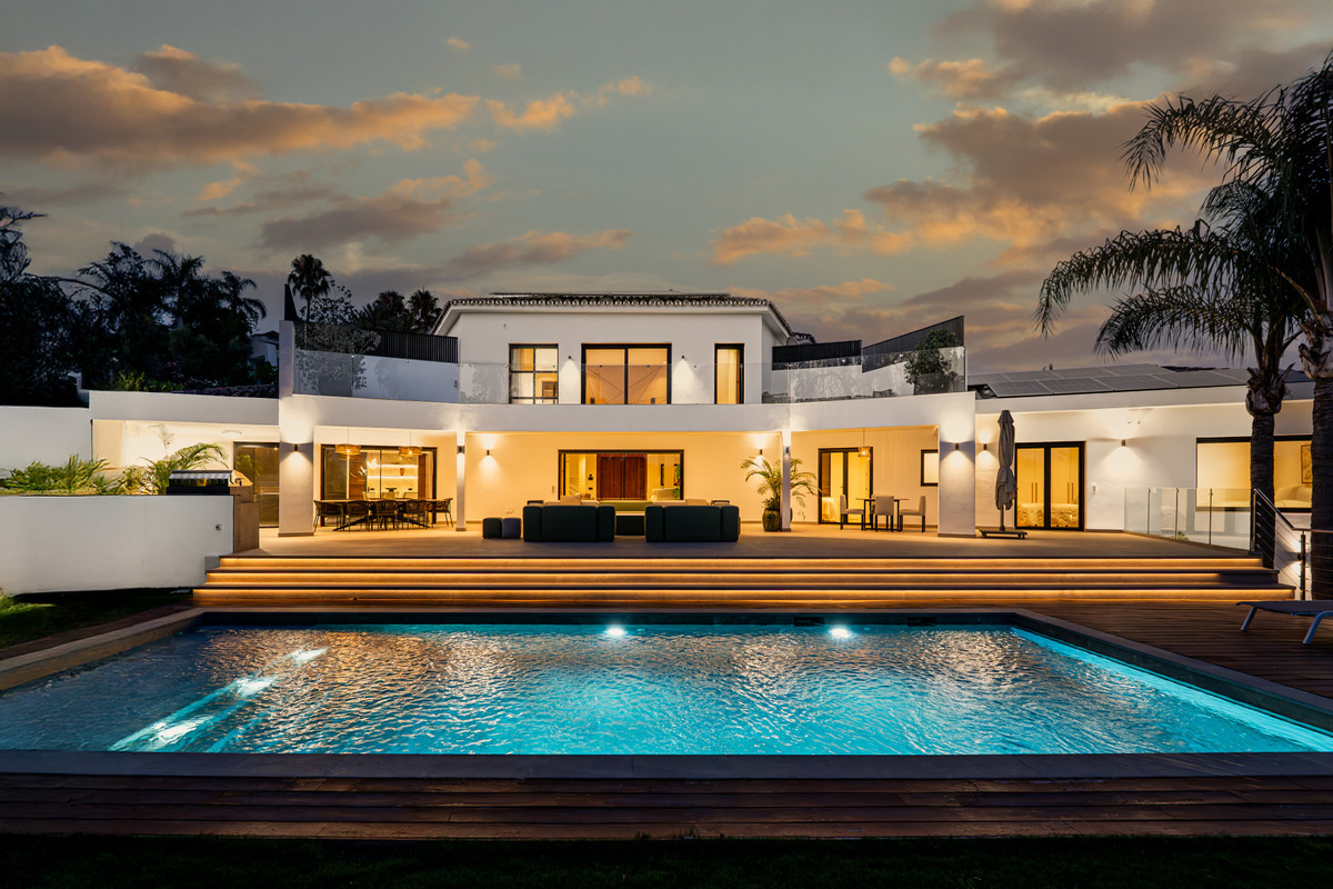Se vende Villa - Chalet de 5 dormitorios en Costa Del Sol, Málaga, España