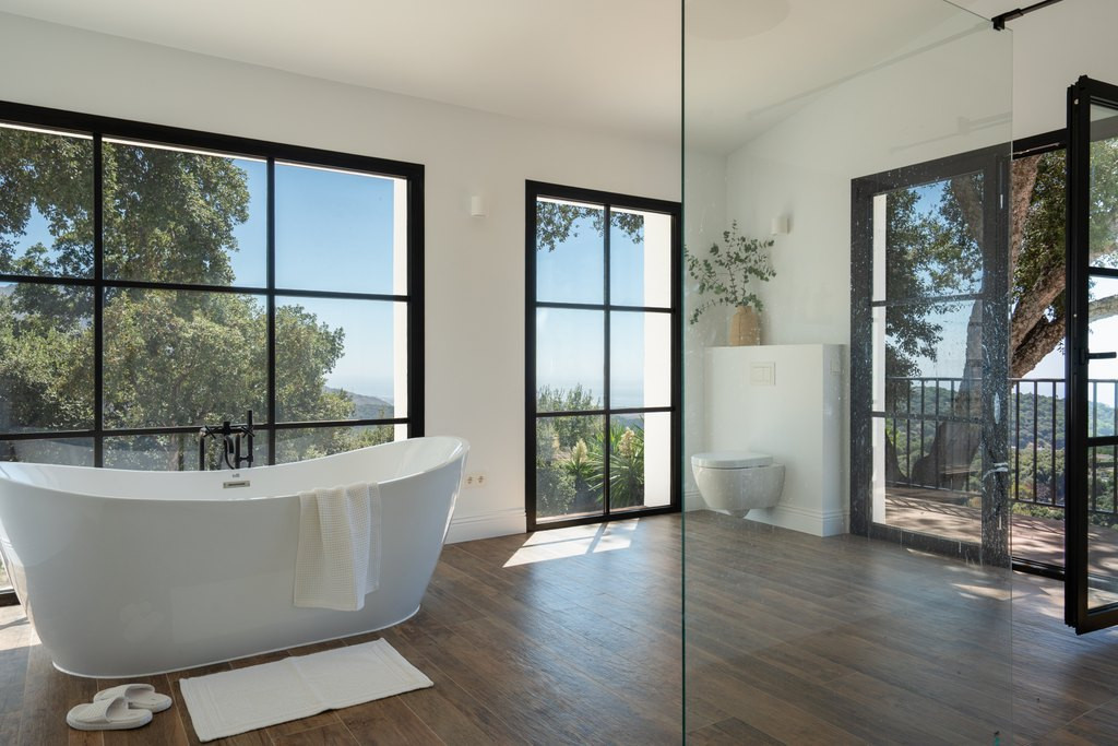5 Bed Townhouse for sale in Casares Costa Del Sol, Málaga, Spain