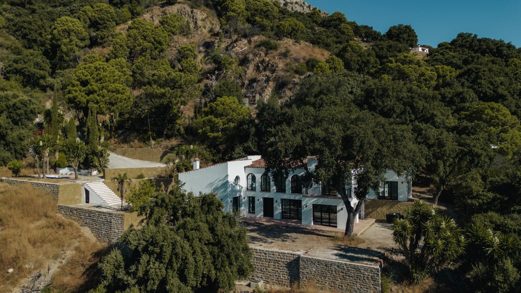 5 Bed Townhouse for sale in Casares Costa Del Sol, Málaga, Spain