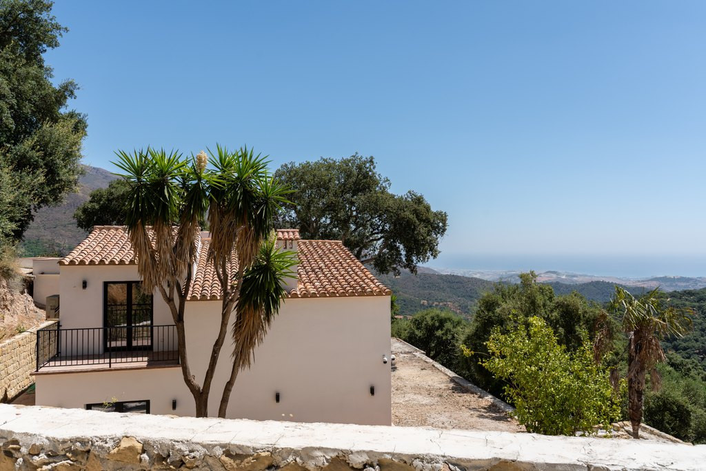 5 Bed Townhouse for sale in Casares Costa Del Sol, Málaga, Spain