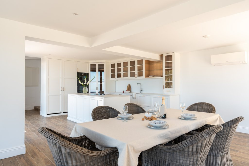 5 Bed Townhouse for sale in Casares Costa Del Sol, Málaga, Spain
