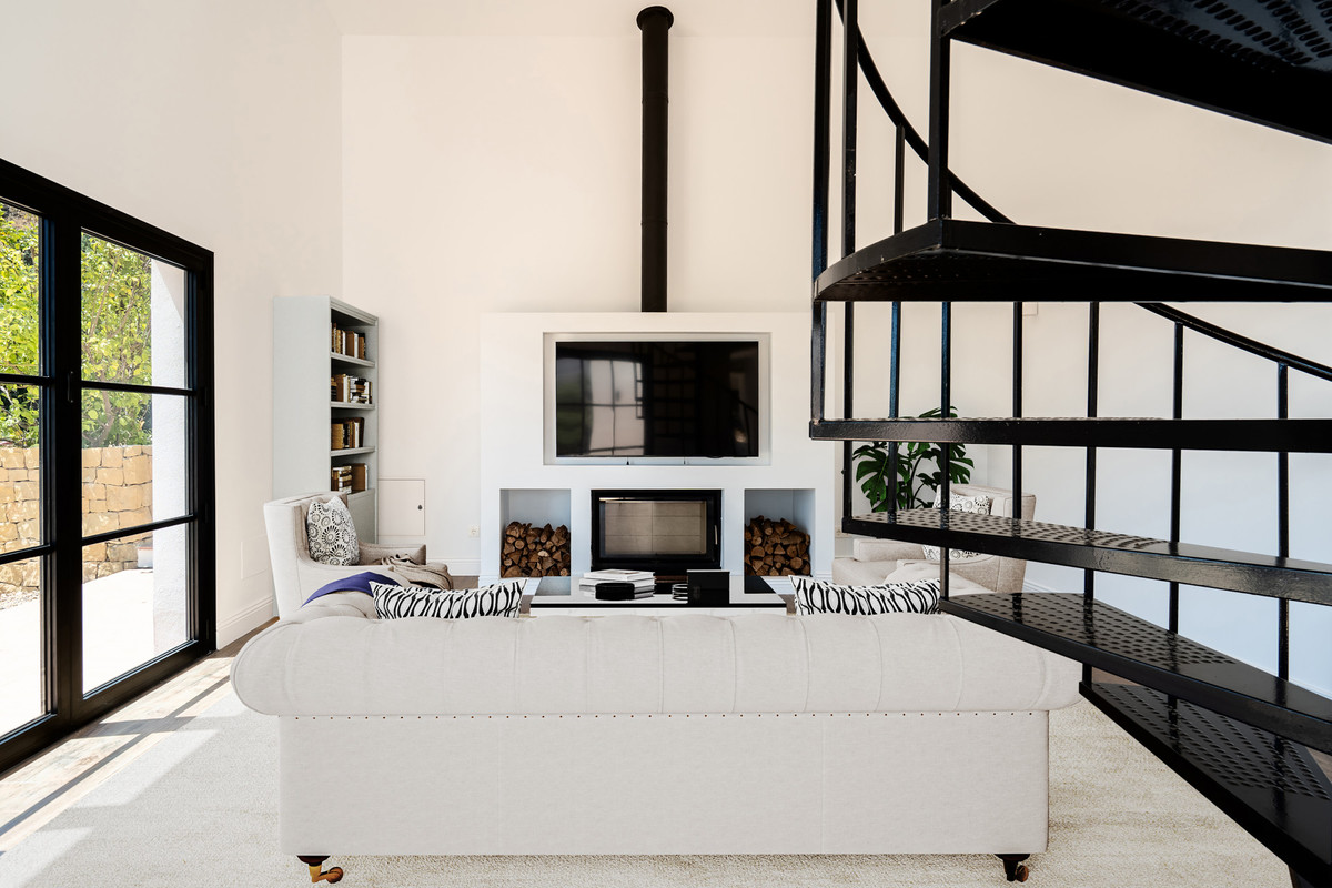 5 Bed Townhouse for sale in Casares Costa Del Sol, Málaga, Spain
