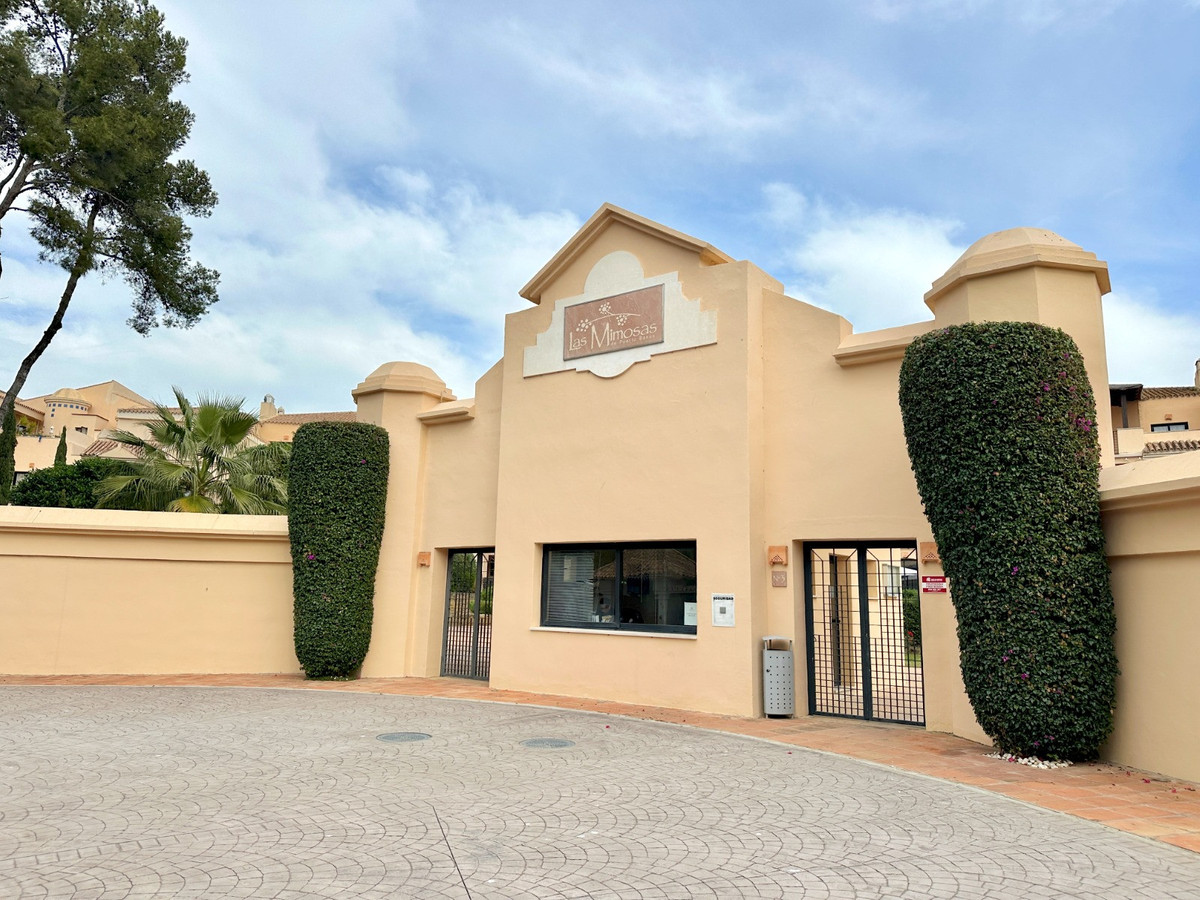 2 Bed Apartment for sale in Puerto Banús Costa Del Sol, Málaga, Spain