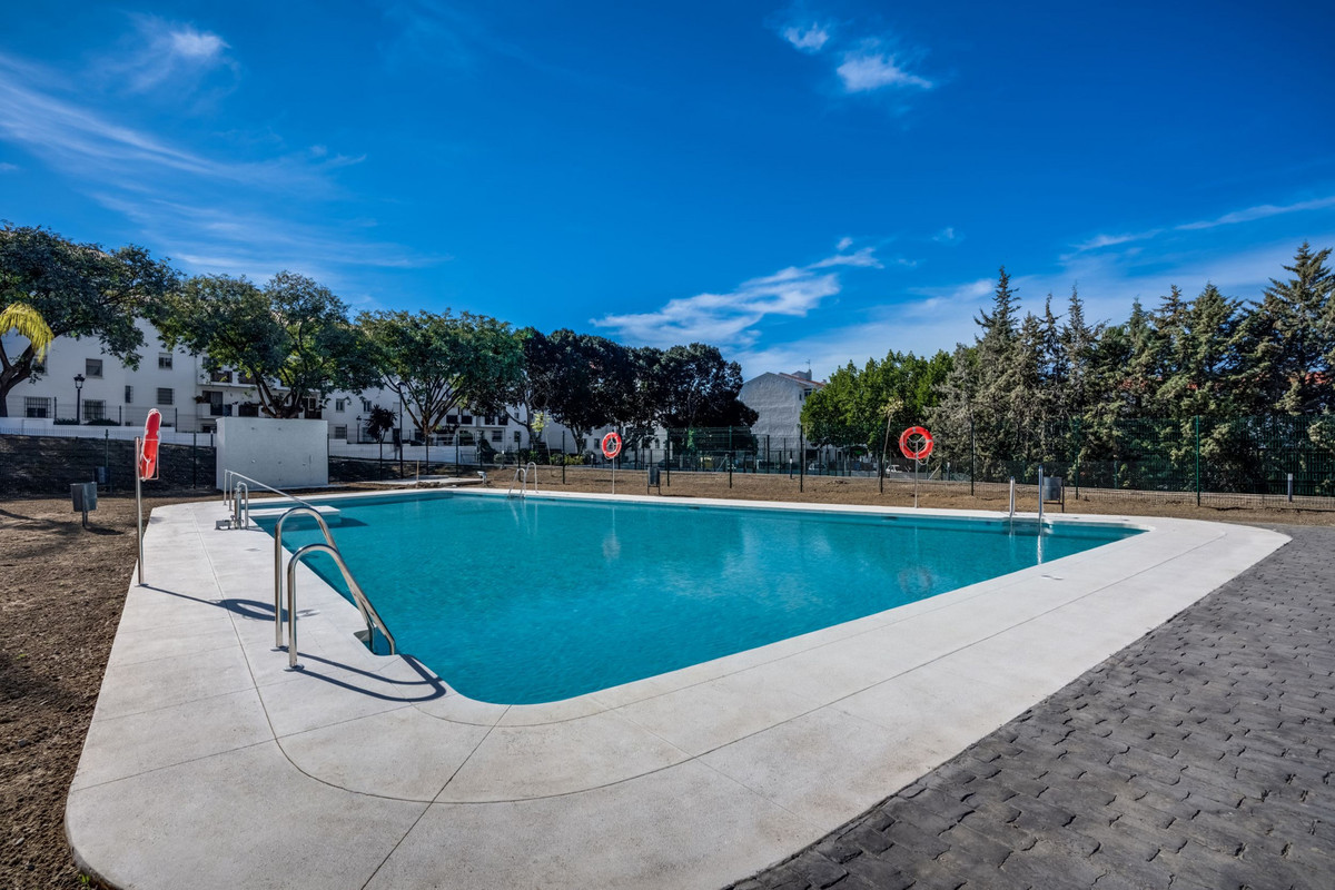 1 Bed Apartment for sale in Selwo Costa Del Sol, Málaga, Spain