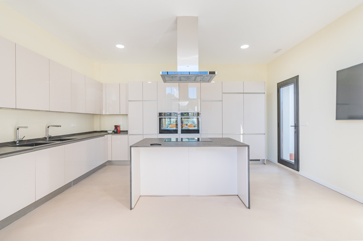 Se vende Villa - Chalet de 6 dormitorios en Costa Del Sol, Málaga, España