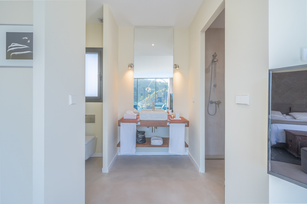Se vende Villa - Chalet de 6 dormitorios en Costa Del Sol, Málaga, España