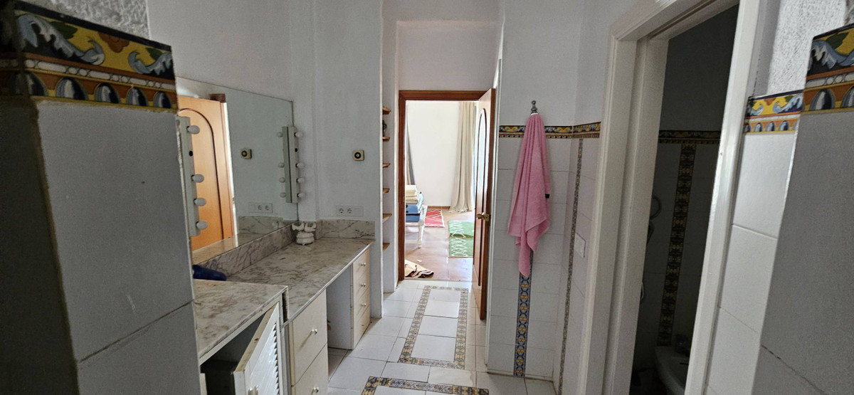 5 Bed Townhouse for sale in Gaucín Costa Del Sol, Málaga, Spain