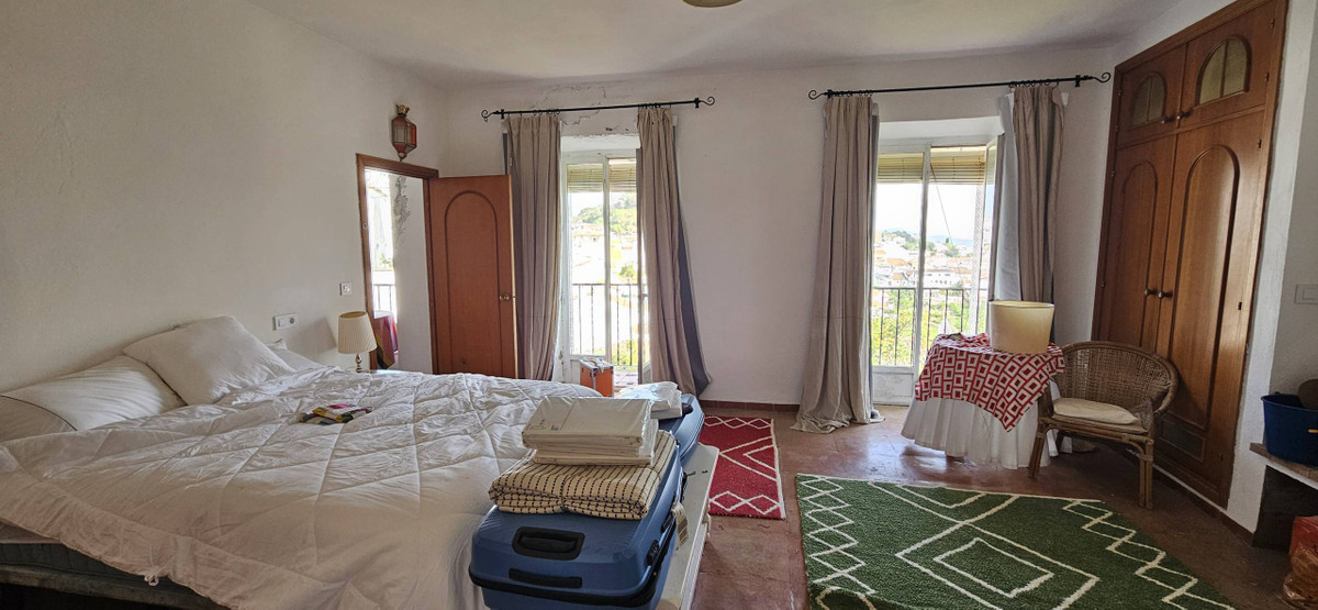 5 Bed Townhouse for sale in Gaucín Costa Del Sol, Málaga, Spain