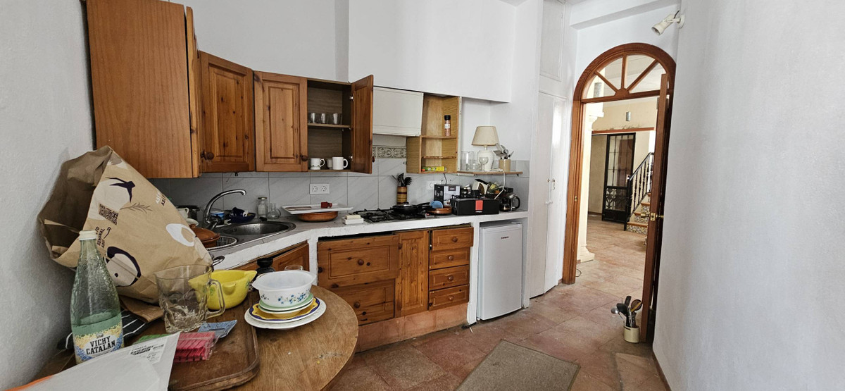 5 Bed Townhouse for sale in Gaucín Costa Del Sol, Málaga, Spain