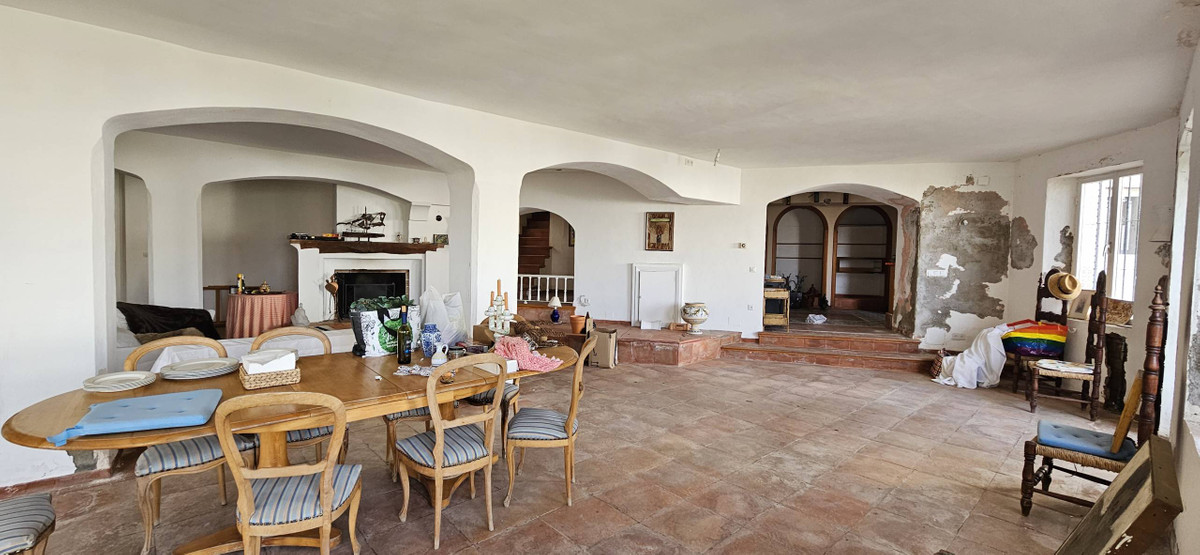 5 Bed Townhouse for sale in Gaucín Costa Del Sol, Málaga, Spain